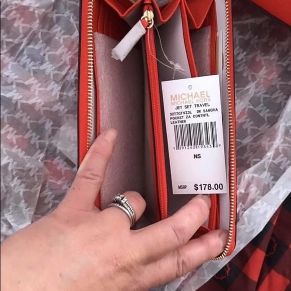 Michael Kors - Picture 3 of 3